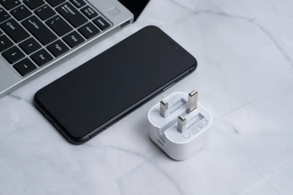 20W USB-C PD Wall Charger – UK Retractable Plug - Image 6