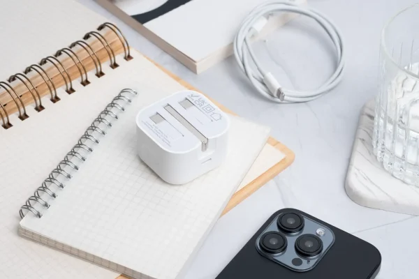 20W USB-C PD Wall Charger – UK Retractable Plug - Image 8